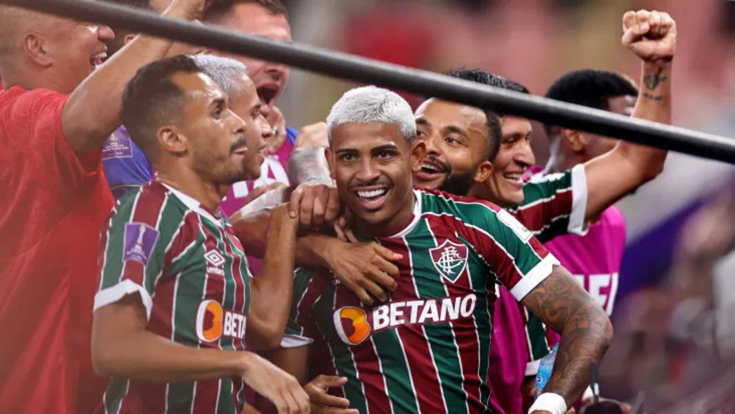 Jogadores do Fluminense comemoram com John Kennedy o segundo gol na semifinal do Mundial de Clubes.