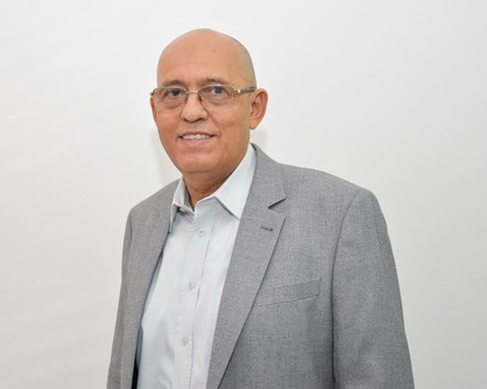 Luís Carlos Sales é professor Titular da Universidade Federal do Piauí. Professor do Programa de Pós-Graduação em Educação da UFPI.