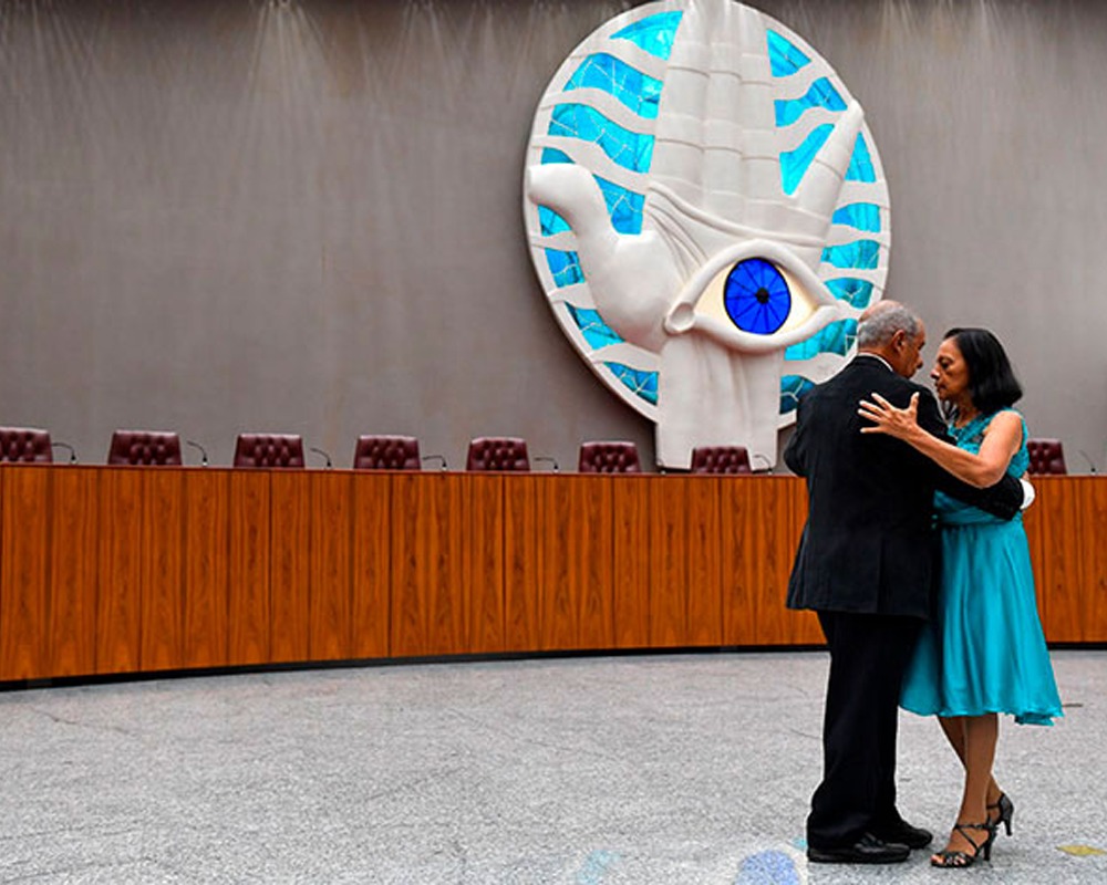 Na imagem, o casal Ana Lúcia Fleury, de 72 anos, e Elizeu Rocha, de 71 anos.