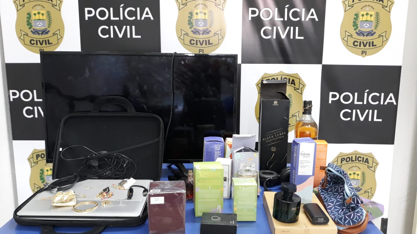 Polícia Civil prende uma pessoa por furto e duas pessoas por receptação em Teresina.