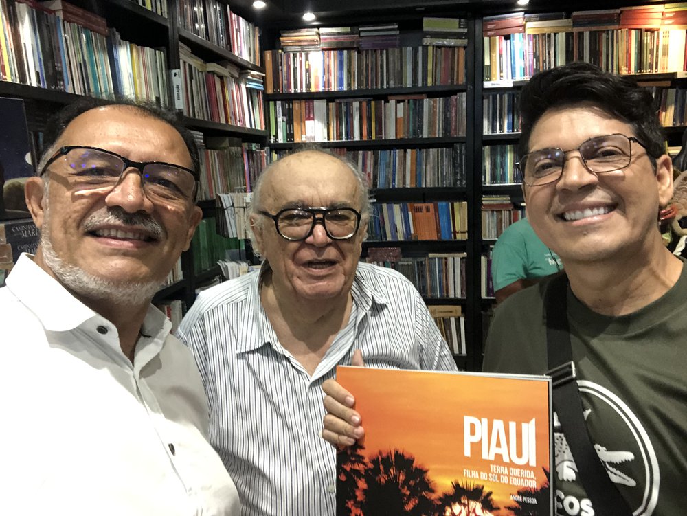 Jacinto Teles, Homero Castelo Branco e Rivanildo Feitosa que, com alegria mostra Piauí Terra Querida (Foto: Jacinto Teles/JTNEWS) Jacinto Teles, Homero Castelo Branco e Rivanildo Feitosa que, com alegria mostra Piauí Terra Querida (Foto: Jacinto Teles/JTNEWS)