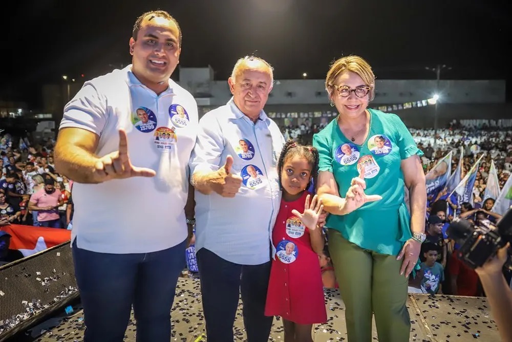 Jussara Lima, esposa do deputado federal Júlio César [entre familiares durante campanha eleitoral], 1ª suplente de Wellington Dias tomará posse após senador retornar ao MDS