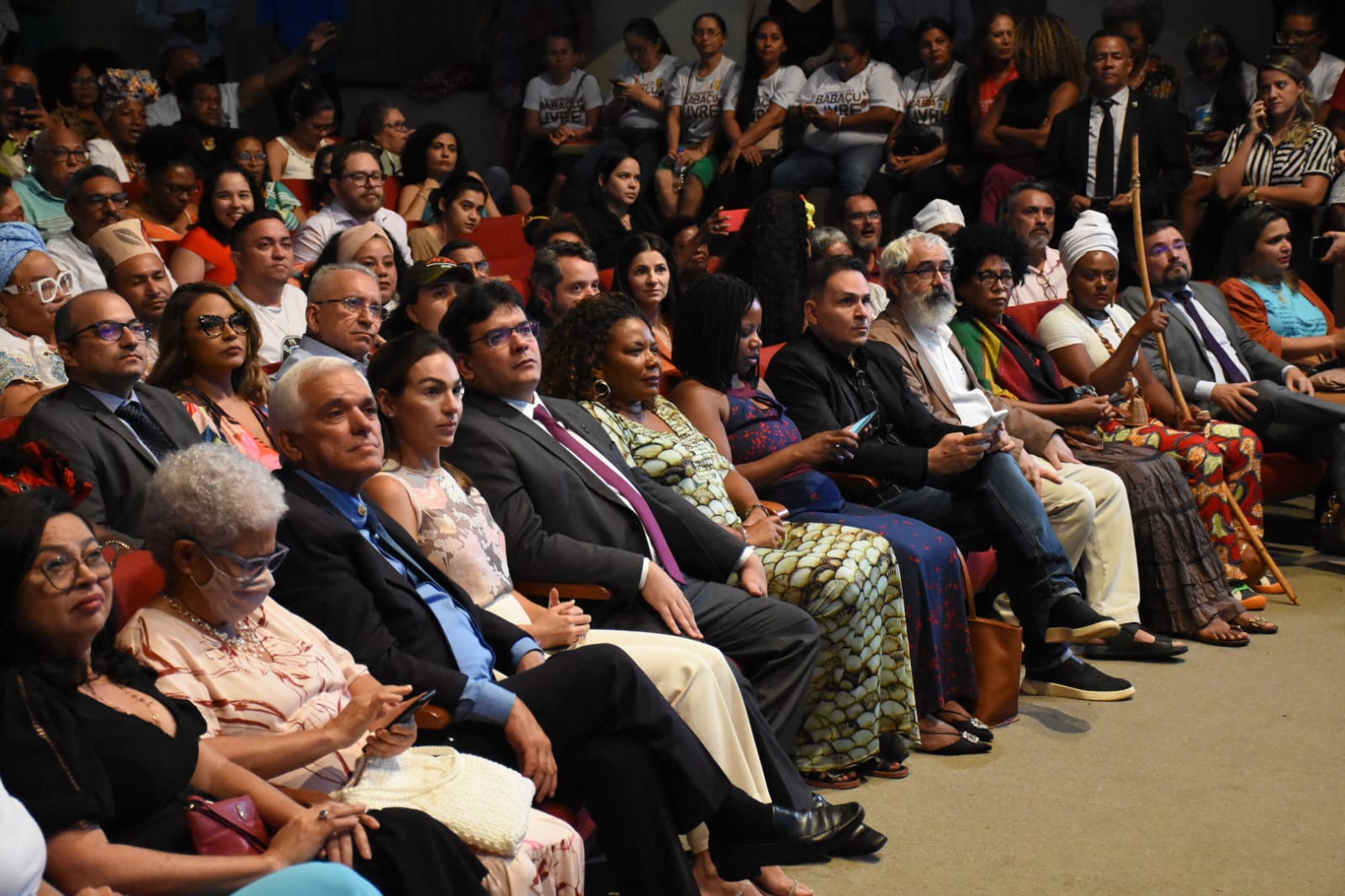 Ministra da Cultura Maragareth Menezes, acompanhada de muita gente boa, assiste à 1ª exibição do Filme em homenagem à Esperança Garcia