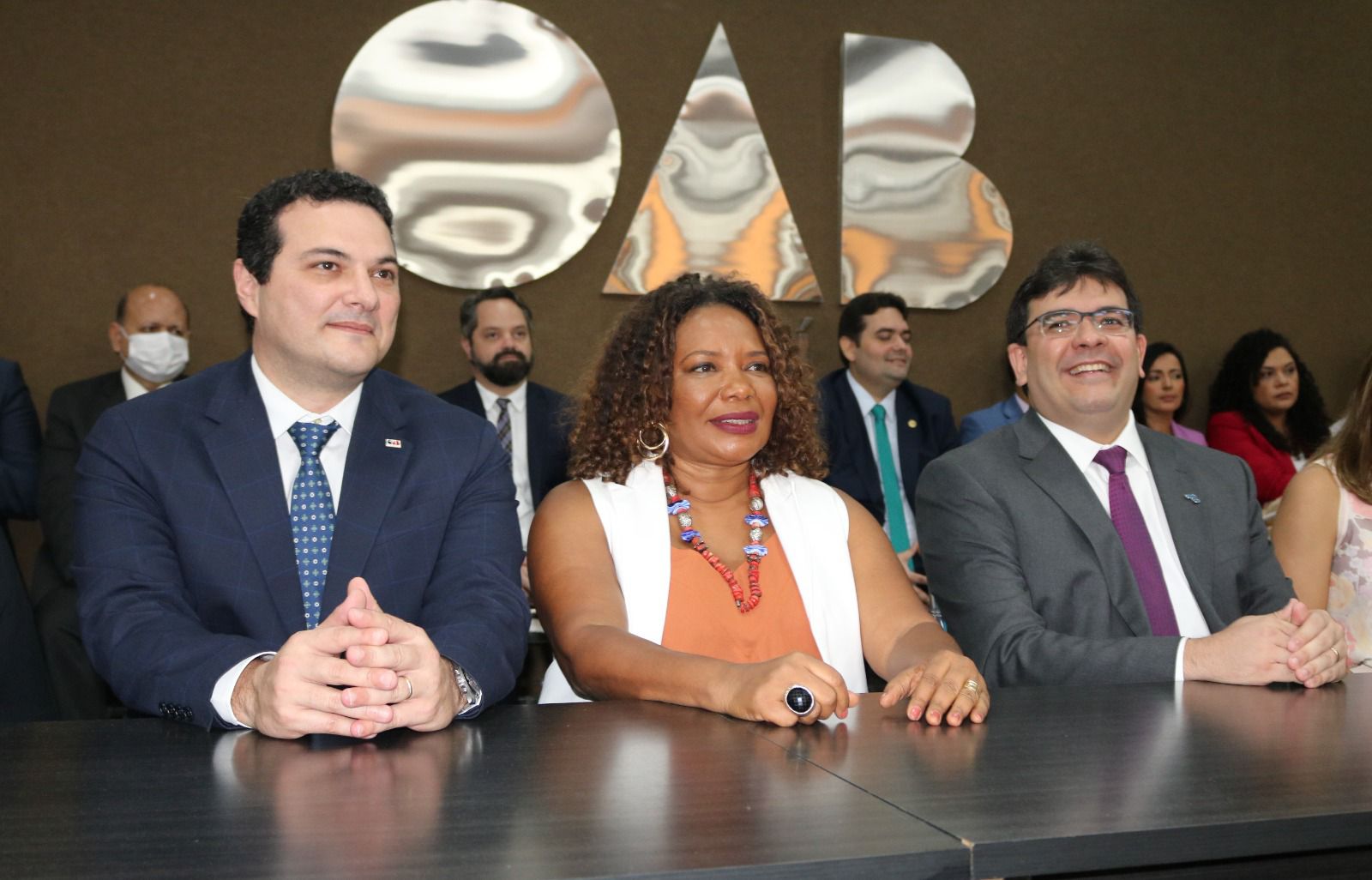 Pela manha da terça-feira (7/3), Margarete Menezes, acompanhada de Ceslo Baros Neto e do governador Rafael Fonteles inauguraram o busto de Esoerança Garcia na OAB