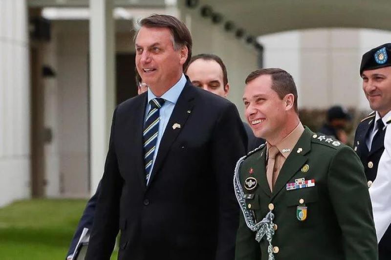 Jair Bolsonaro e ex-assessor Mauro Cid