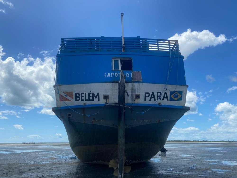 Presos três tripulantes do navio encalhado no município de Cajueiro da Praia com carga de cigarros contrabandeados (Foto: Divulgação) Presos três tripulantes do navio encalhado no município de Cajueiro da Praia com carga de cigarros contrabandeados (Foto: Divulgação)