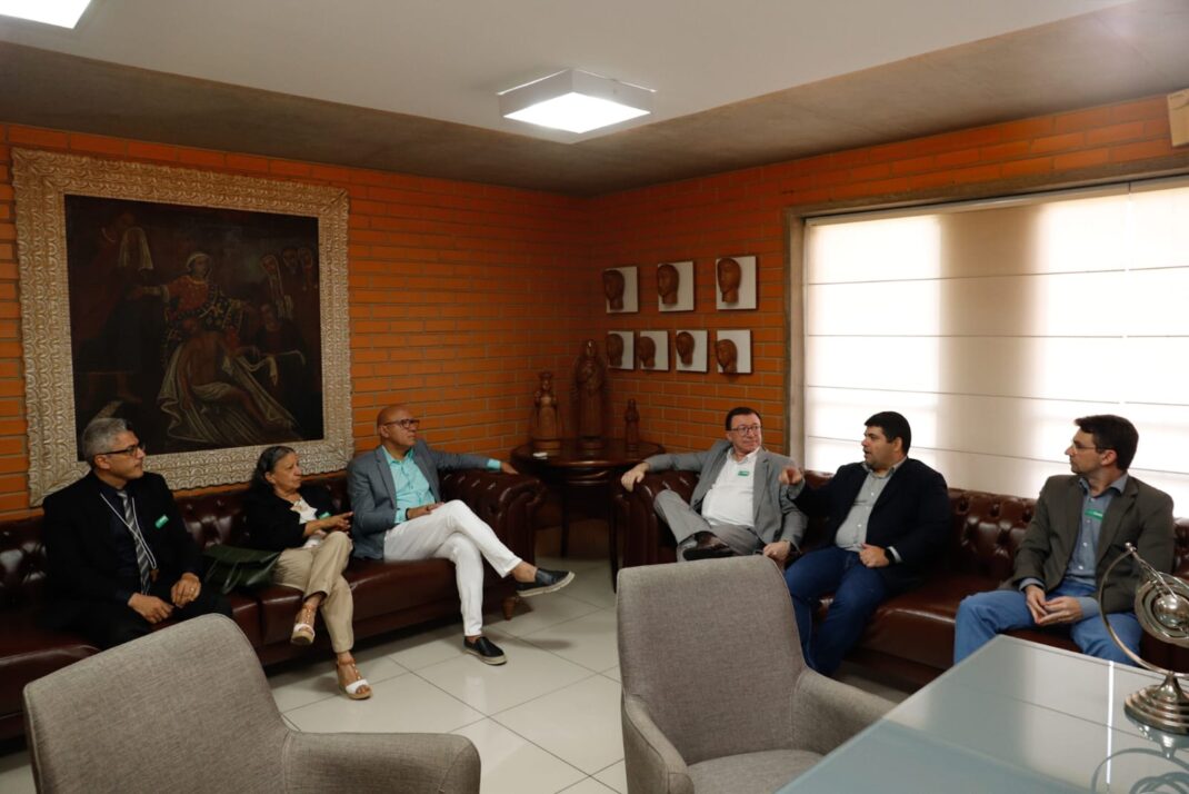 Reunião entre representantes da CGE e ALEPI