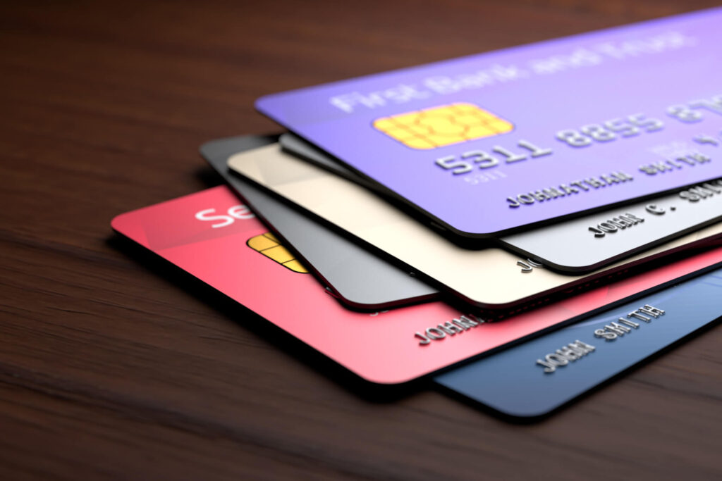 Cartão de crédito é a principal razão das dívidas da população com baixa renda