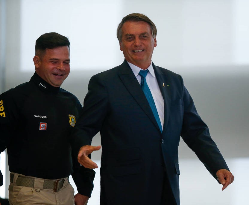 Ex-diretor da Polícia Rodoviária Federal e o presidente Jair Bolsonaro
