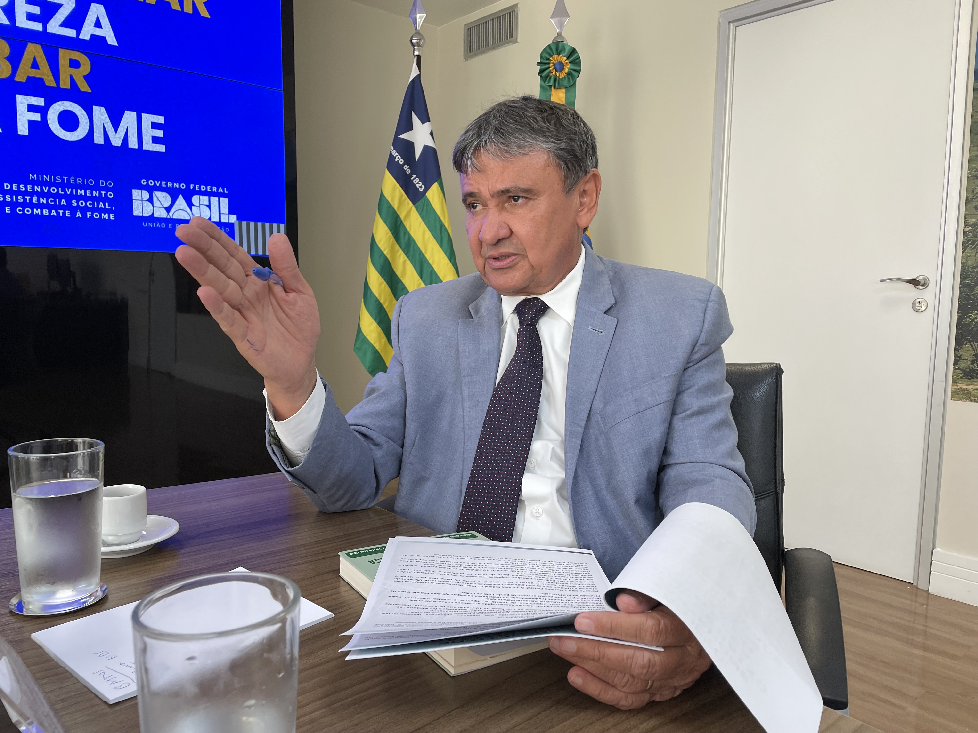Ministro Wellhington Dias no gabinete do MDS em Brasília
