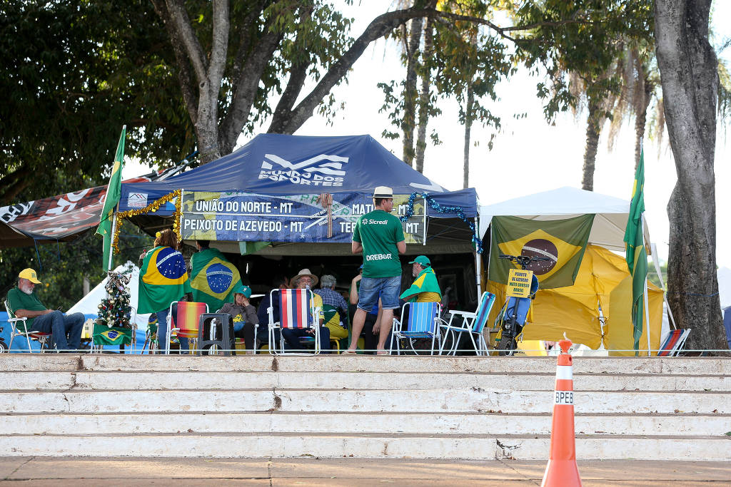 Bolsonaristas acampados em frente ao Quartel-General do Exército, em Brasília.