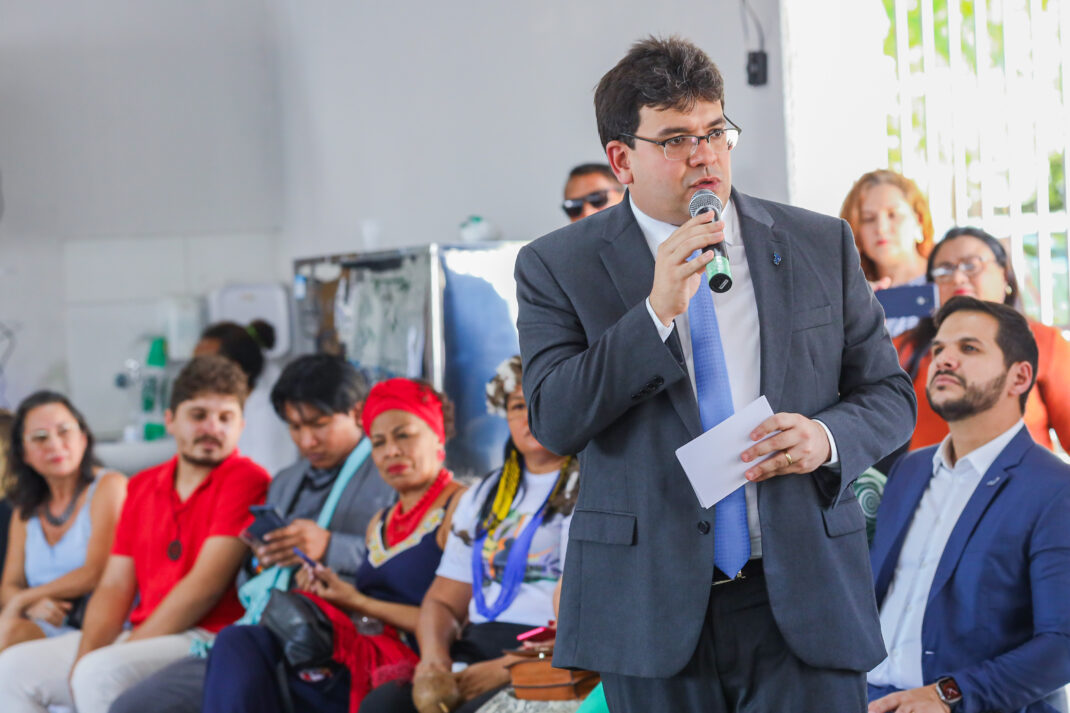 Governador Rafael Fonteles durante abertura do Projeto de Alfabetização EJA Intercultural Warao.