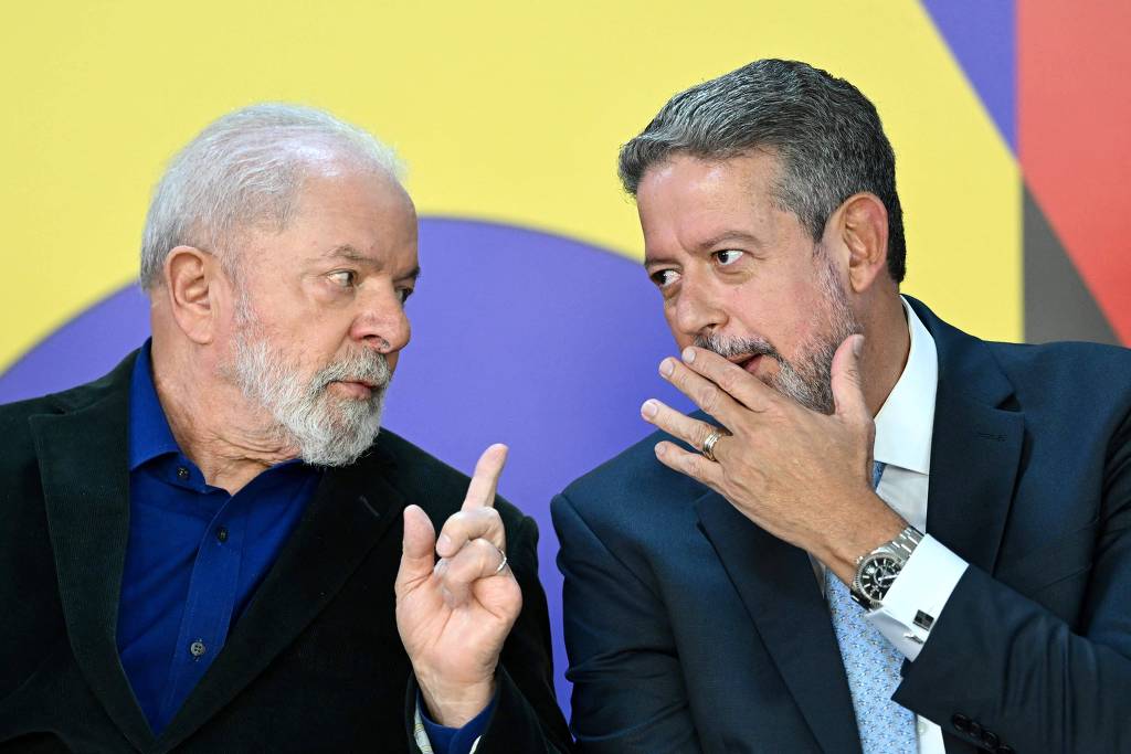 O presidente da República, Luiz Inácio Lula da Silva, e o presidente da Câmara, Arthur Lira, durante evento no Palácio do Planalto, em Brasília.