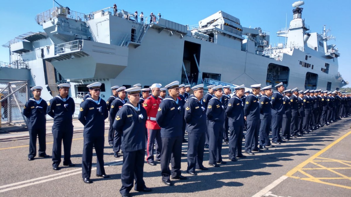 Oficiais da Marinha.