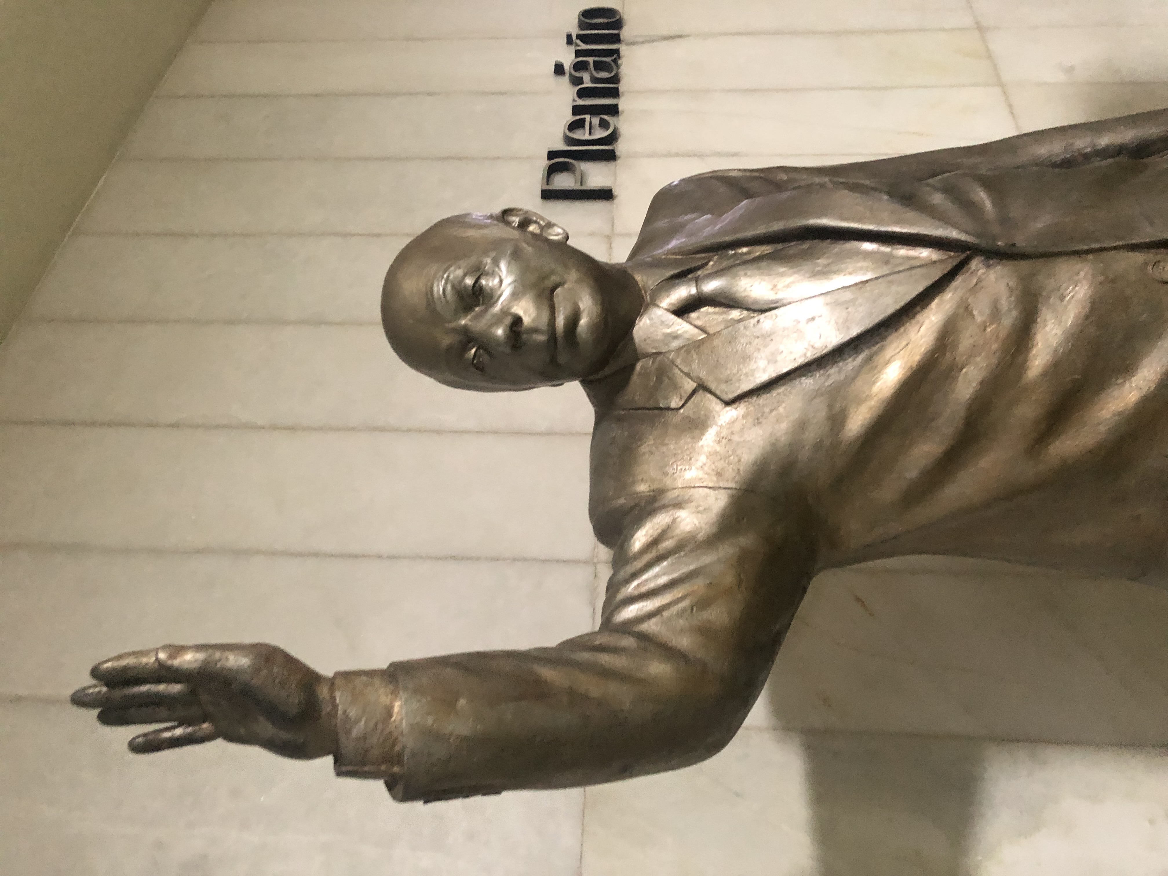 Estatua de Ulisses Guimarães na entrada do Plenária da Câmara dos Deputados que leva o seu nome