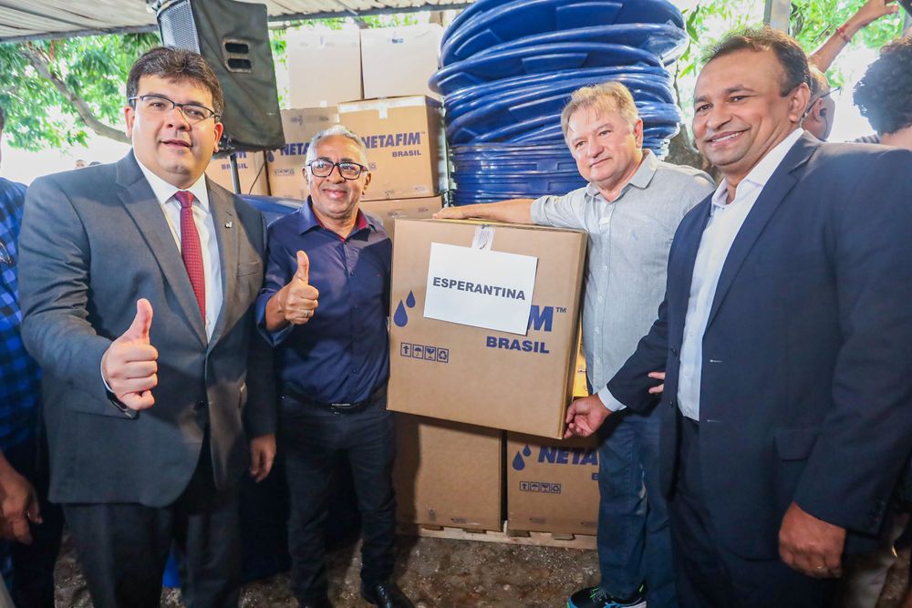 Governador Rafael Fonteles na cerimonia de entregas dos kits de irrigação