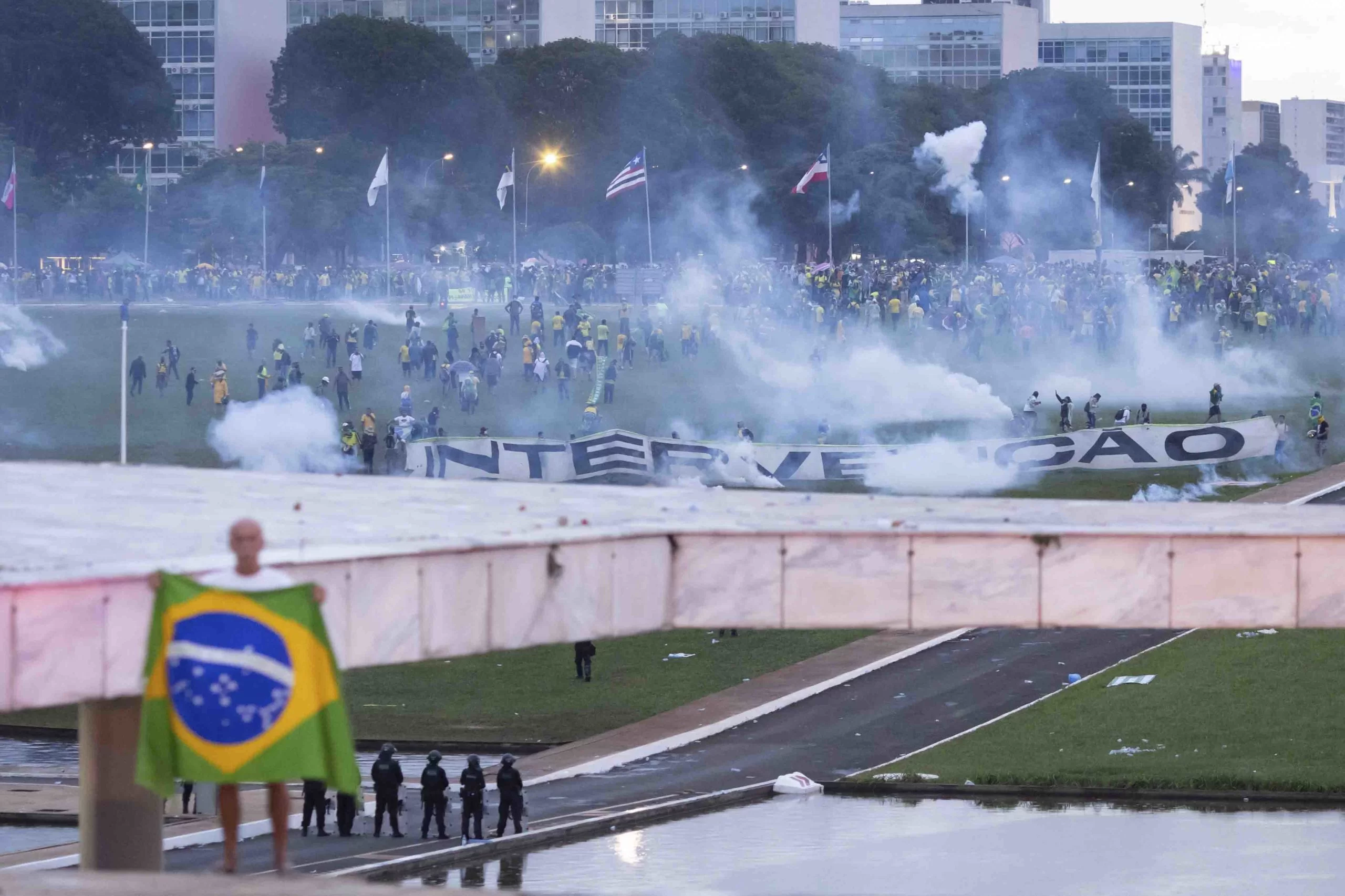 Retrato da intolerância criminosa de parte dos "Bolsonaristas" revoltados com o resultado democrático da Eleição Presidencial.