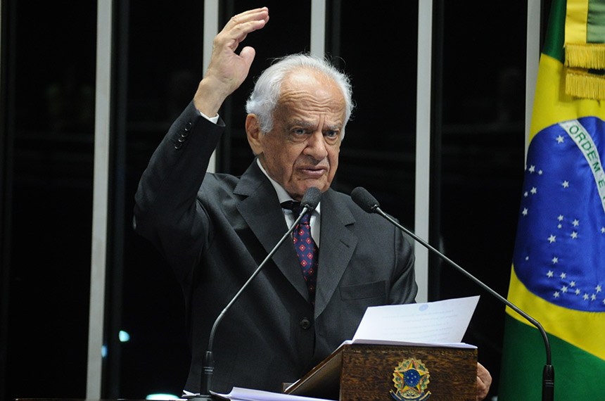 Senador Pedro Simon em 10/12/2014 quando se despediu do Senado Federal após 30 anos naquela Casa Legislativa