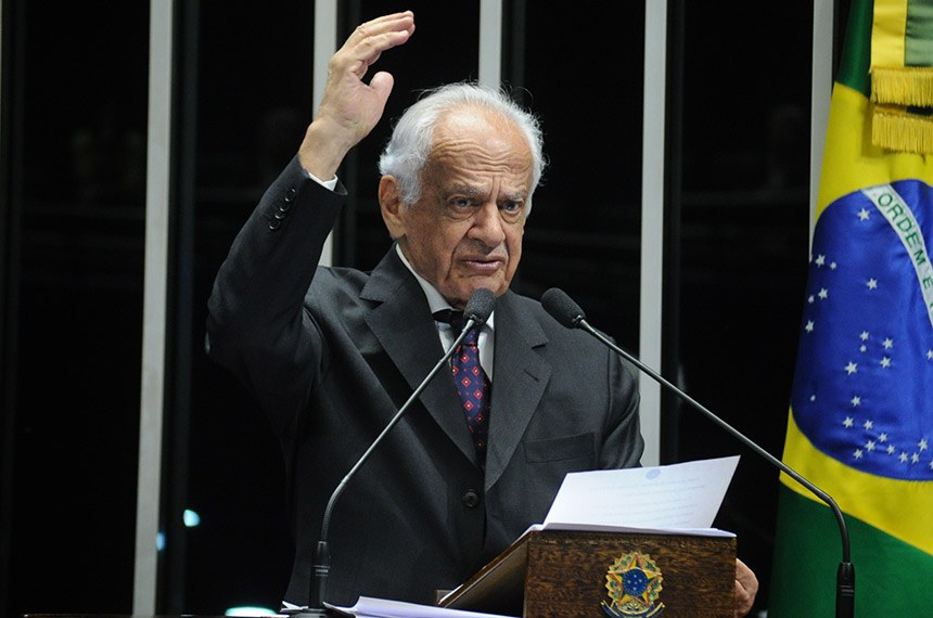 Senador Pedro Simon em 10/12/2014 quando se despediu do Senado Federal após 30 anos naquela Casa Legislativa