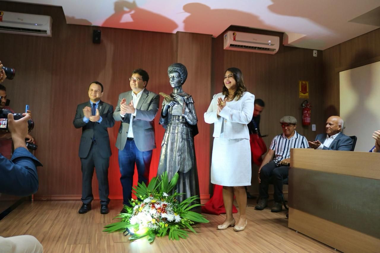 Solenidade de inauguração da primeira estátua em homenagem à Esperança Garcia no Brasil