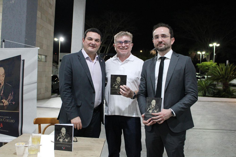 O lançamento do livro reúne grandes nomes do direito em uma noite de homenagens a Celso Barros Coelho. (Foto: Reprodução / Redes Sociais) O lançamento do livro reúne grandes nomes do direito em uma noite de homenagens a Celso Barros Coelho. (Foto: Reprodução / Redes Sociais)