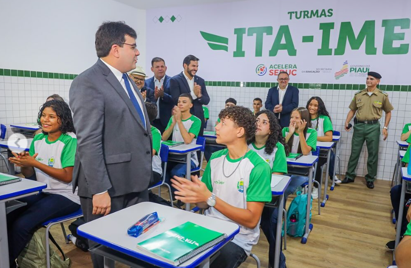 Governador Rafael Fonteles na  a aula inaugural da turma de preparação para os vestibulares do ITA (Instituto Tecnológico de Aeronáutica) e do IME (Instituto Militar de Engenharia)