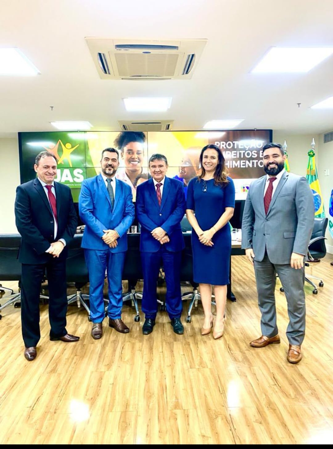 Ministro Wellington Dias e a equipe de políticas de assistência e avaliação, com destaque para os coordenadores Estevão Melo, Sâmio Falcão Mendes, Danielle Oliveira e Diego Mantovaneli