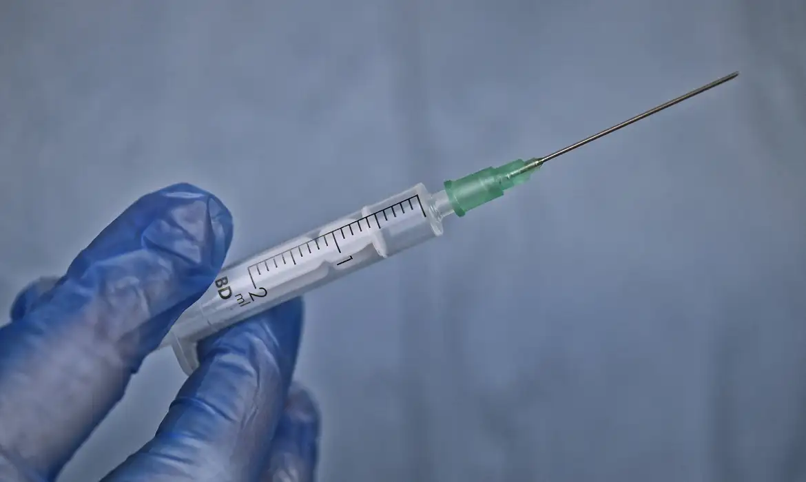 Vacina Qdenga deve ser aplicada em breve no Brasil