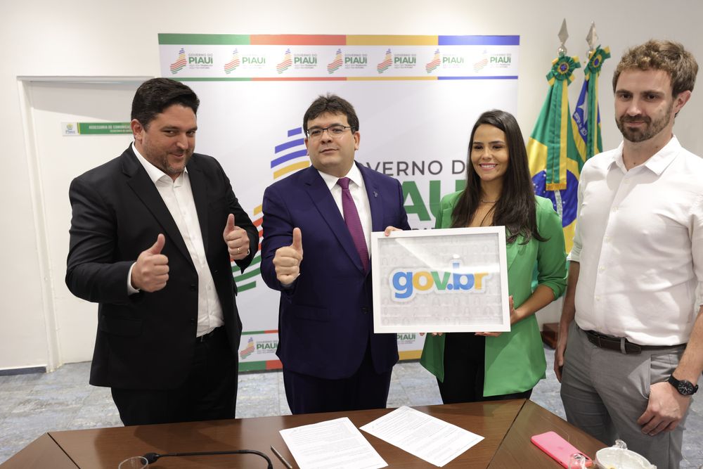 Secretário de Administração, Samuel Nascimento; governador Rafael Fonteles; coordenadora do Balcão Gov.BR, Daniela Baldez e Assessor Especial para Cooperação Federativa, Danilo Bertazzi