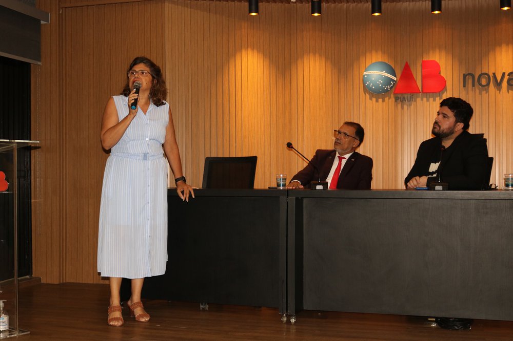 Advogada Tatiana Cruz falou acerca da forma ‘discriminatória’ como cearenses em Fortaleza aborda a situação do litígio com o Piauí. (Foto: Comissão de Estudos Constitucionais / OAB-Piauí) Advogada Tatiana Cruz falou acerca da forma ‘discriminatória’ como cearenses em Fortaleza aborda a situação do litígio com o Piauí. (Foto: Comissão de Estudos Constitucionais / OAB-Piauí)