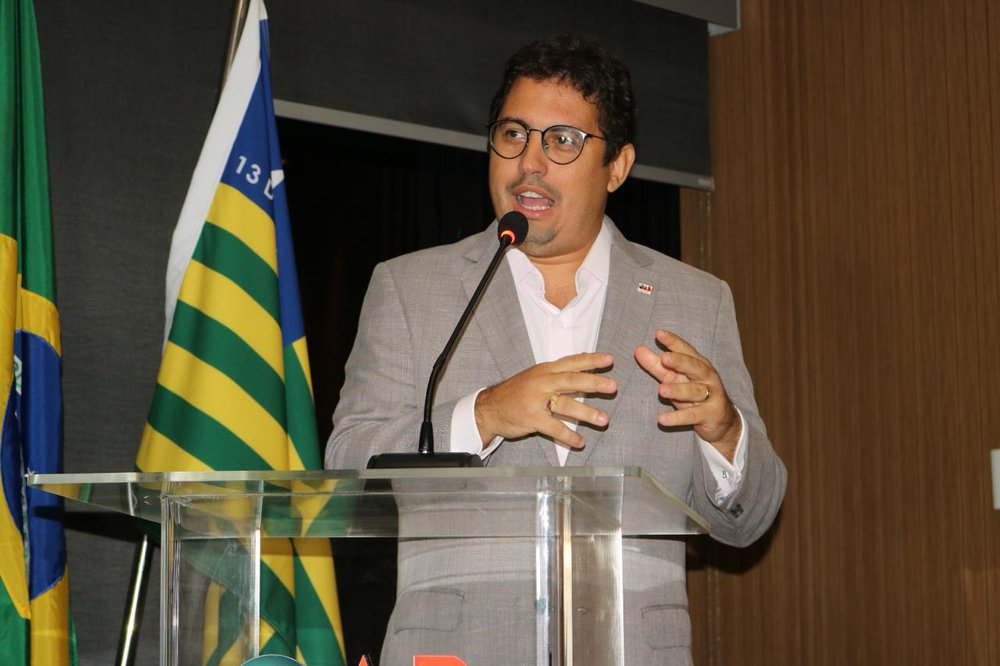 Conselheiro federal da OAB, Carlos Júnior destacou sobre a importância do STF fazer valer o direito soberano do Piauí à integralidade ao território originário (Foto: Comissão de Estudos Constitucionais / OAB-Piauí) Conselheiro federal da OAB, Carlos Júnior destacou sobre a importância do STF fazer valer o direito soberano do Piauí à integralidade ao território originário (Foto: Comissão de Estudos Constitucionais / OAB-Piauí)