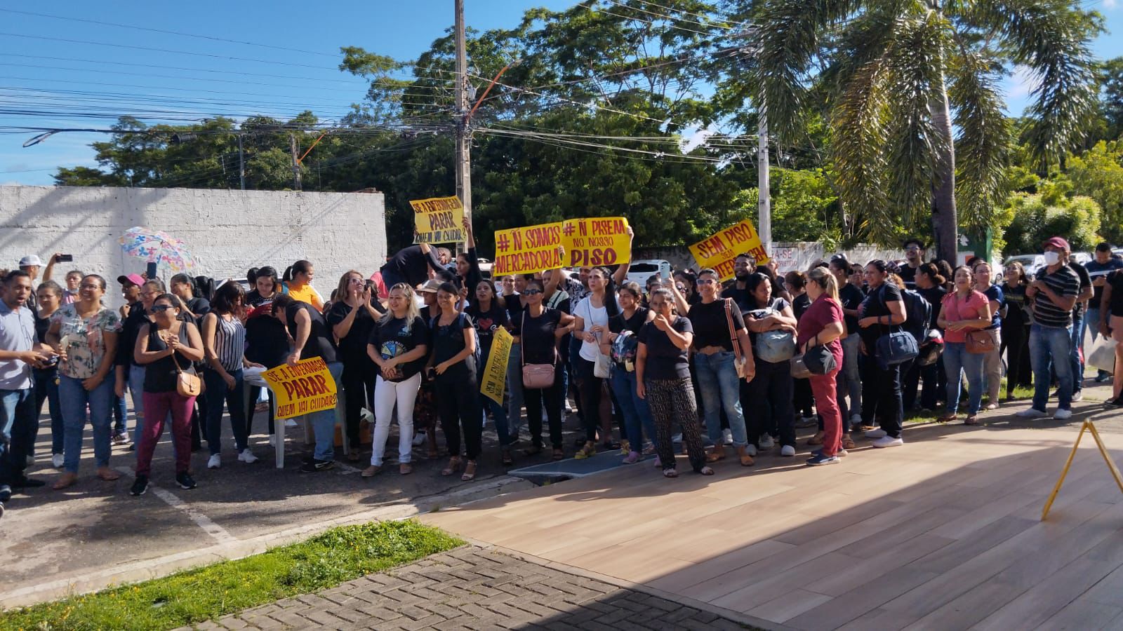 Enfermeiros de hospitais particulares de Teresina paralisam atividades