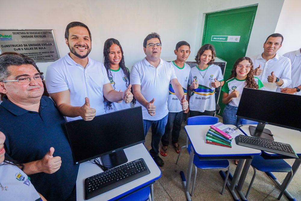 Entrega de equipamentos, pelo Programa Caravana Acelera Seduc, no Ceti Professora Maria do Socorro Sampaio Martins