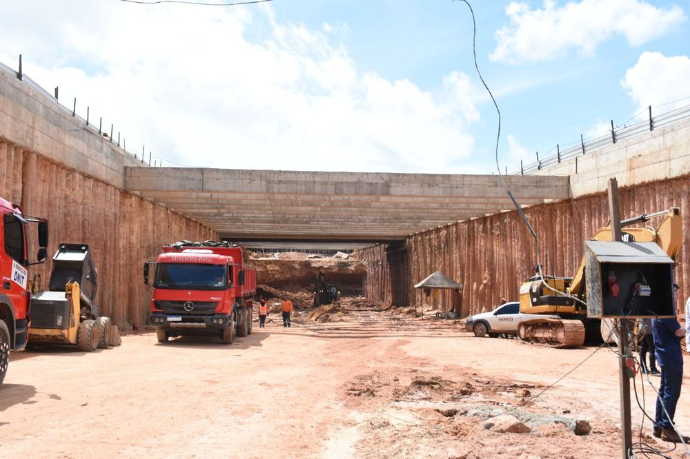 Ministro dos Transportes visita as obras de rebaixamento da João XXIII