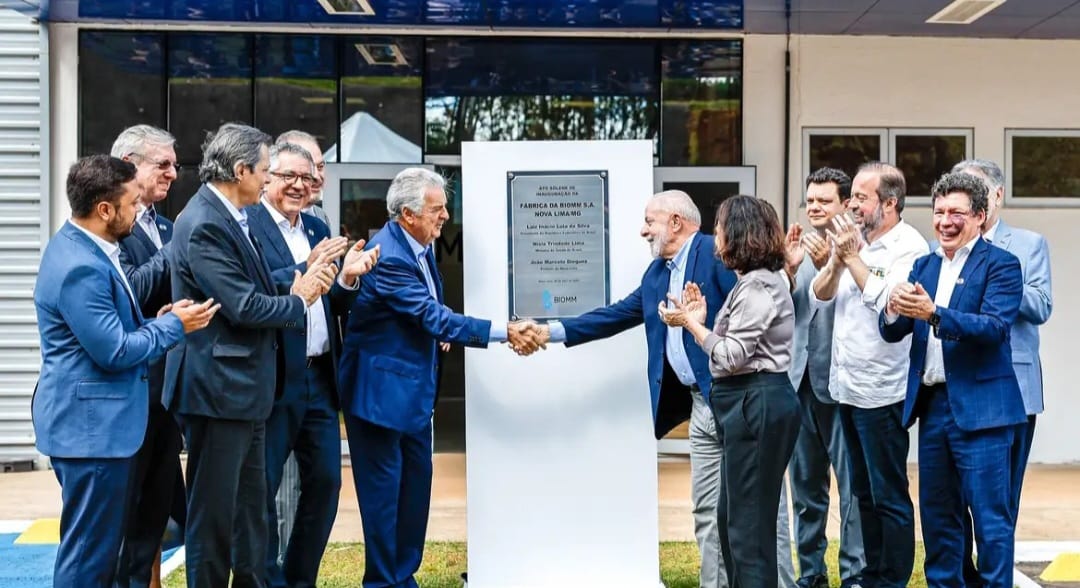 O presidente Luiz Inácio Lula da Silva na inauguração da fábrica de insulina da empresa Biomm, em Nova Lima, Minas Gerais.