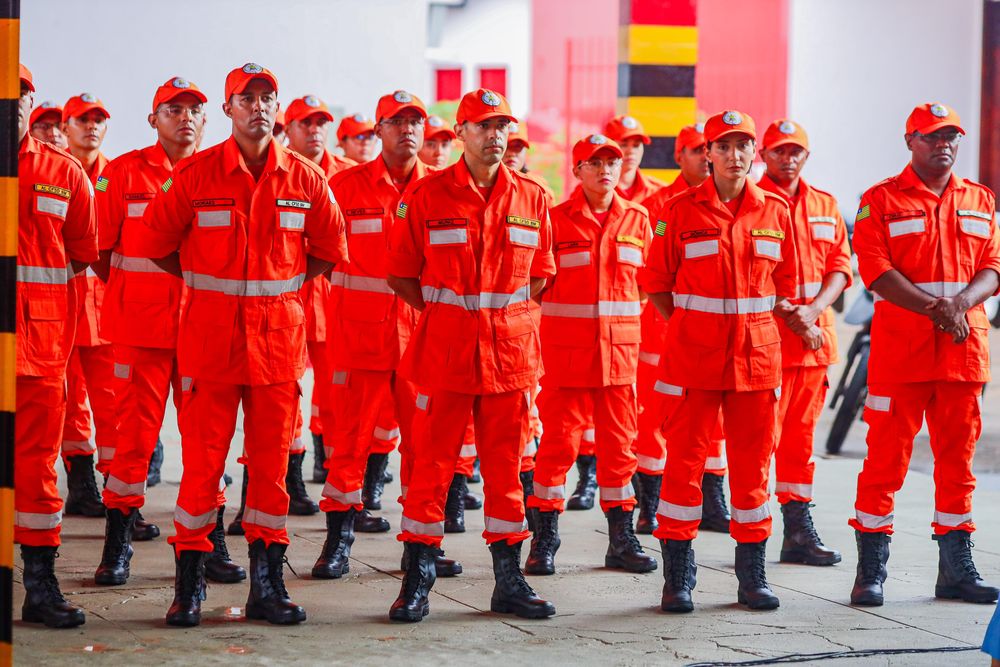 Solenidade de entrega de viaturas e equipamentos para o Corpo de Bombeiros