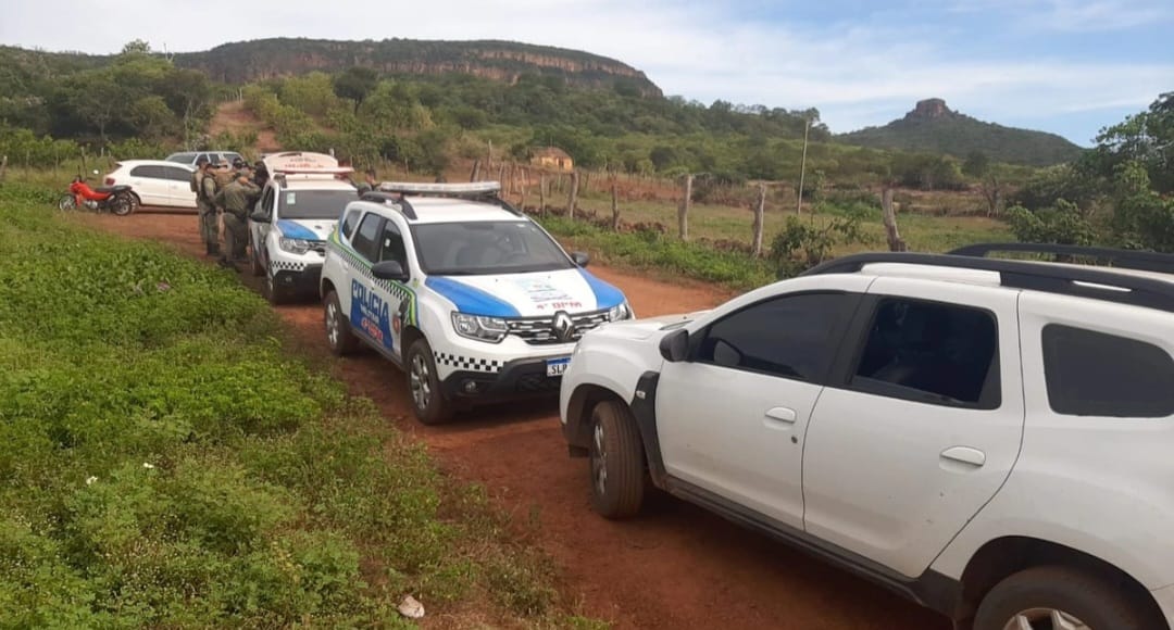 Equipes da PM em buscas ao suspeitos na zona rural de Picos