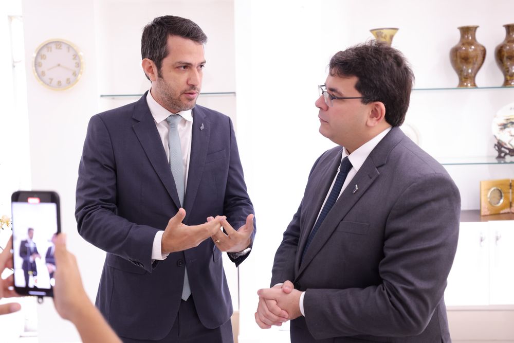 Governador Rafael Fonteles e o presidente da Agência de Fomento do Piauí (Badespi), Feliphe Araújo