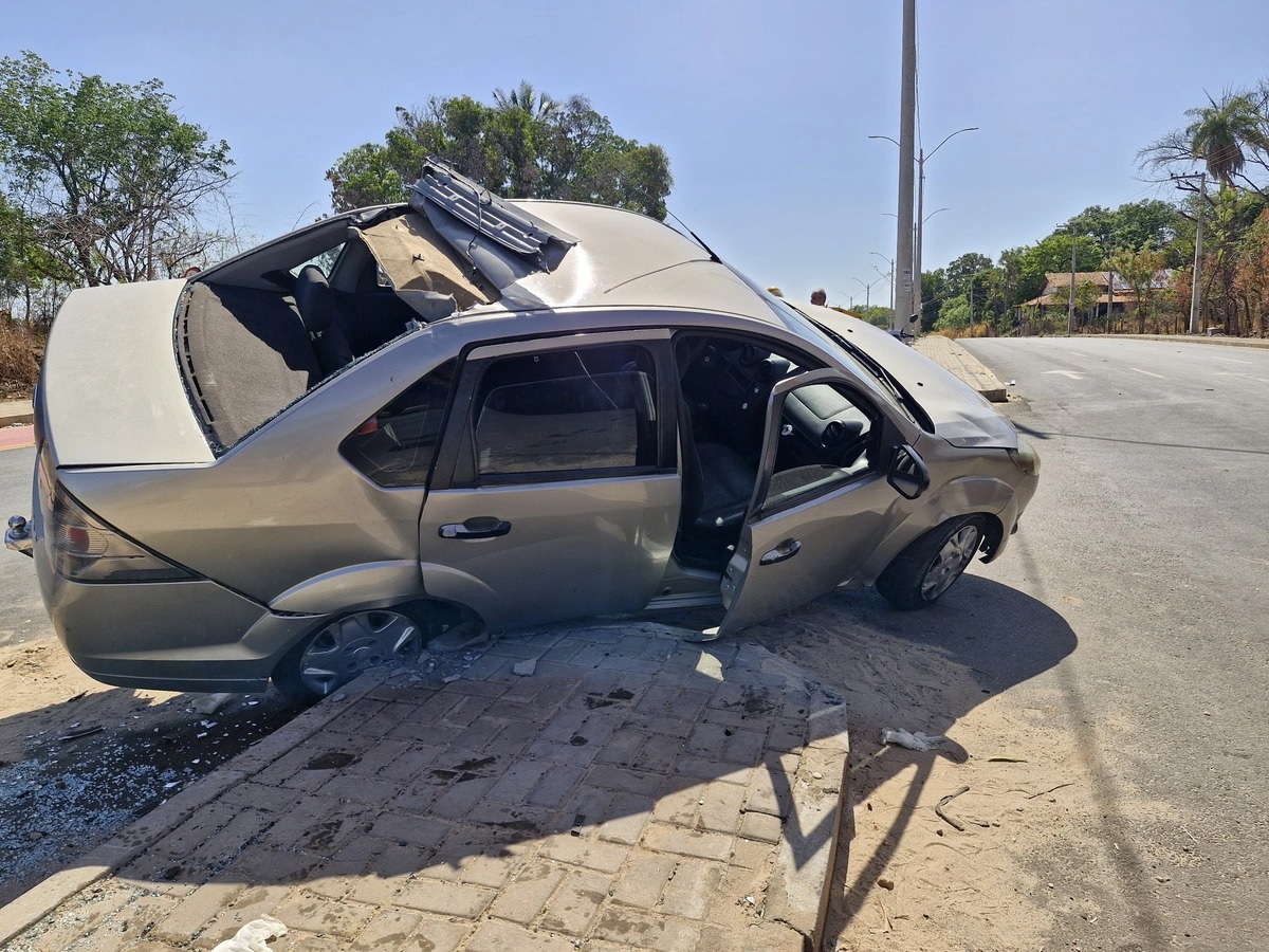 Acidente entre dois carros na Estrada da Alegria deixa cinco pessoas feridas