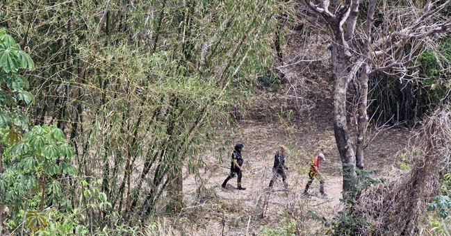 Homem encontrado em cova rasa no Morro do Cambota foi executado em sessão do Tribunal do Crime, aponta DHPP
