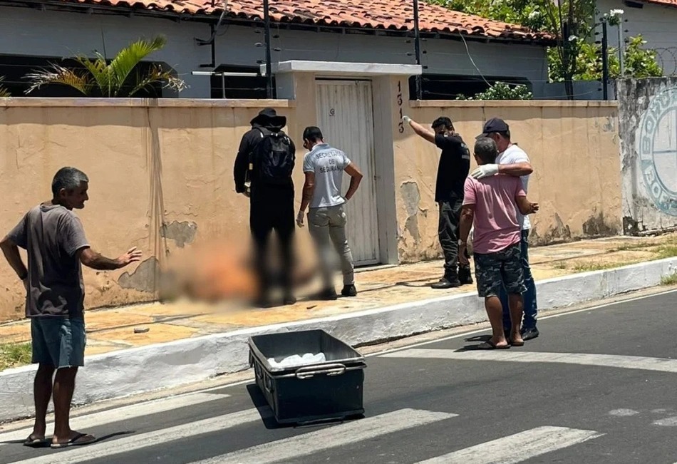 Homem morre após tentar atacar policiais civis com facão