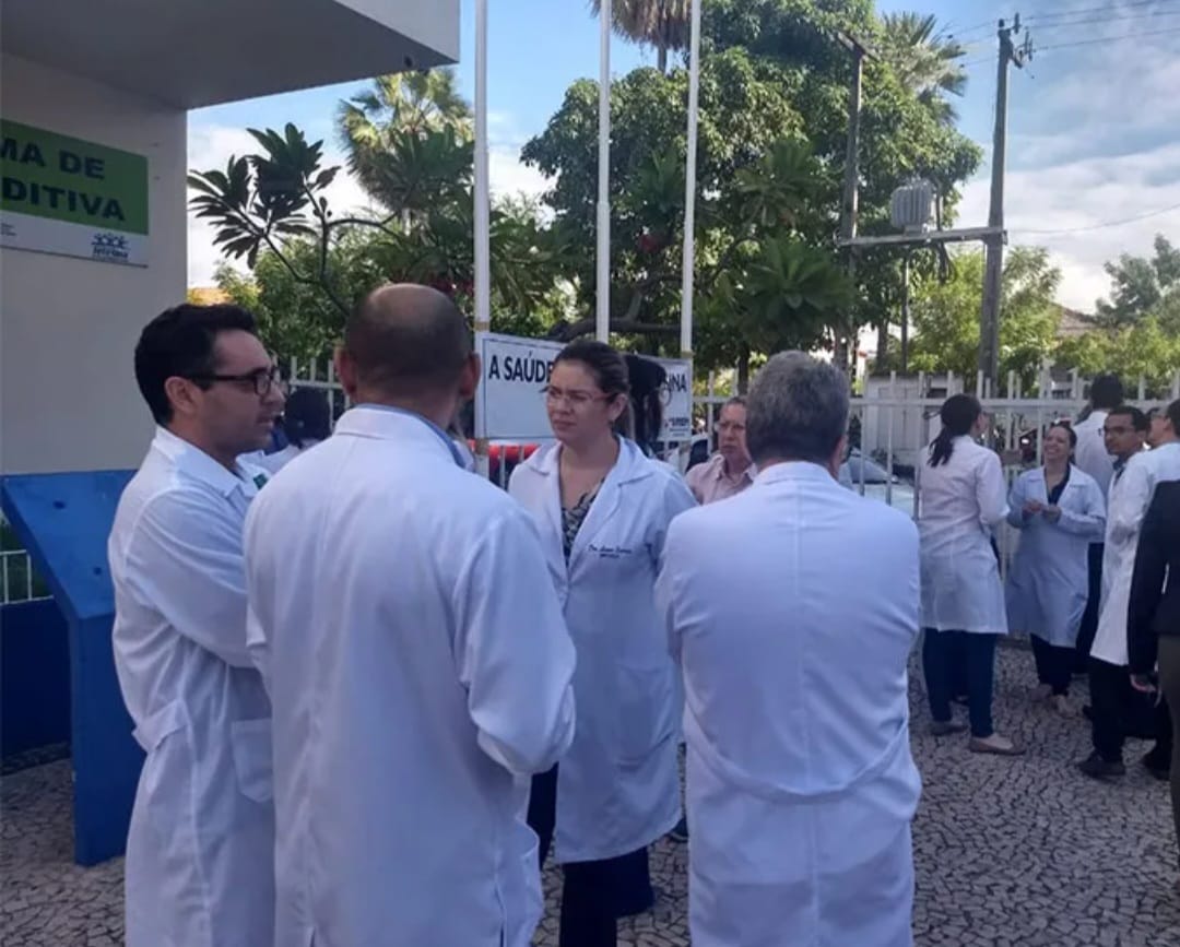 Profissionais da saúde paralisam atividades