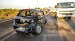 Acidente entre caminhões e um carro deixa mulher ferida na Ponte do Tancredo Neves