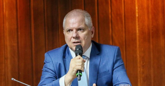 Ex-presidente do INSS é preso pela Polícia Federal durante operação