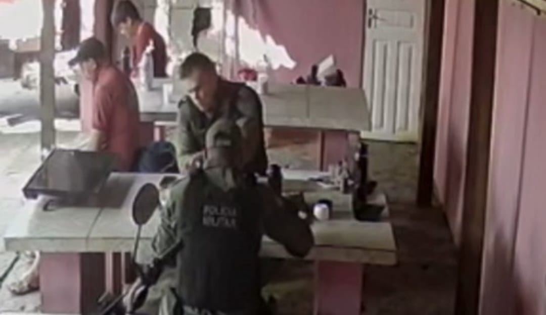 Cabo Marcos dos Santos Lima e do sargento Erisvaldo de Macedo Valadão