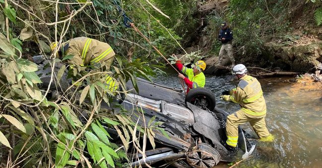 Quatro piauienses da mesma família morrem após carro cair em ribanceira na BR 050 em Goiás