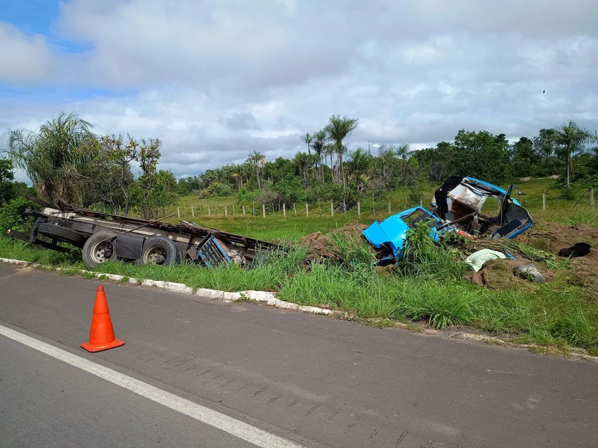 Caminhoneiro morre após perder controle da direção