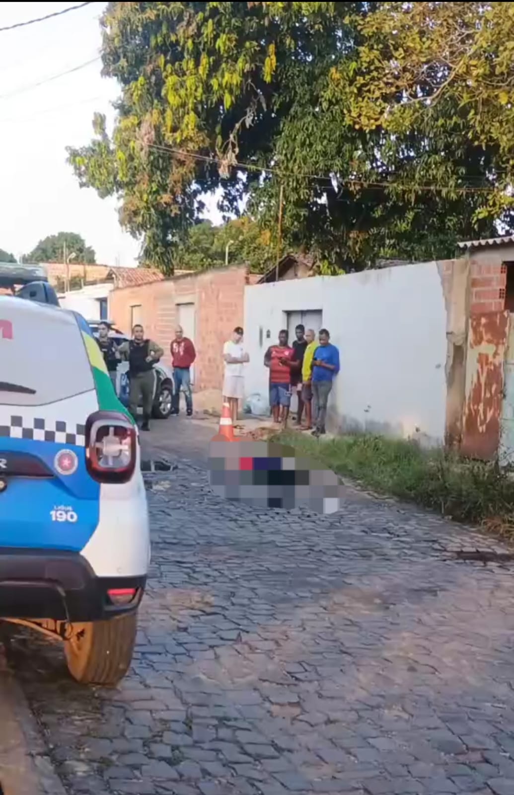 Homem é executado a tiros em posto de gasolina
