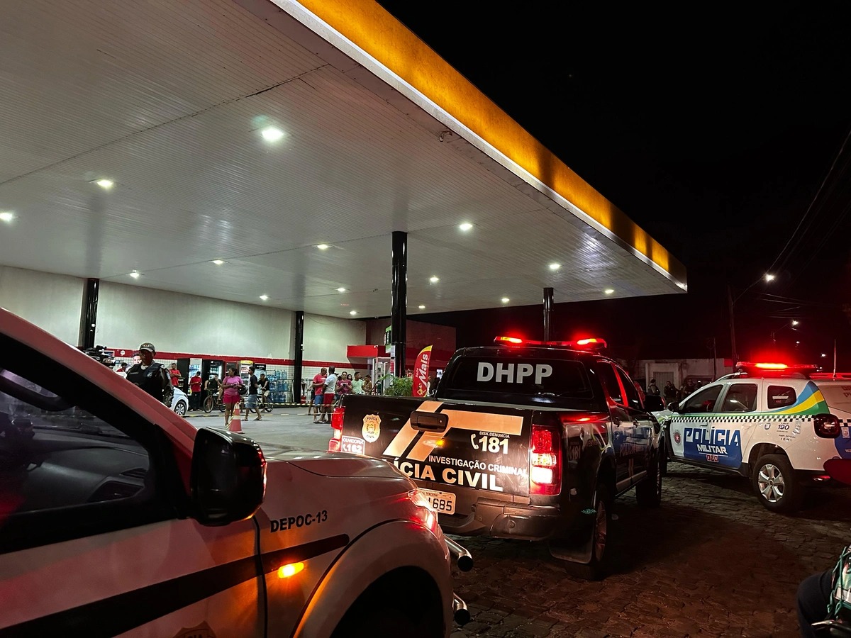 Homem é executado a tiros em posto de gasolina