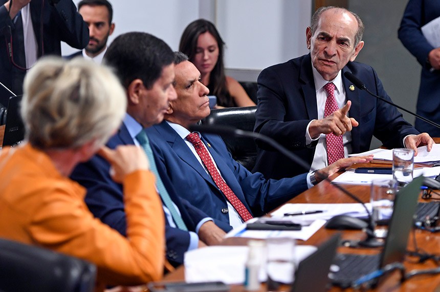 Marcelo Castro admite adiantar o fim da reeleição para 2030